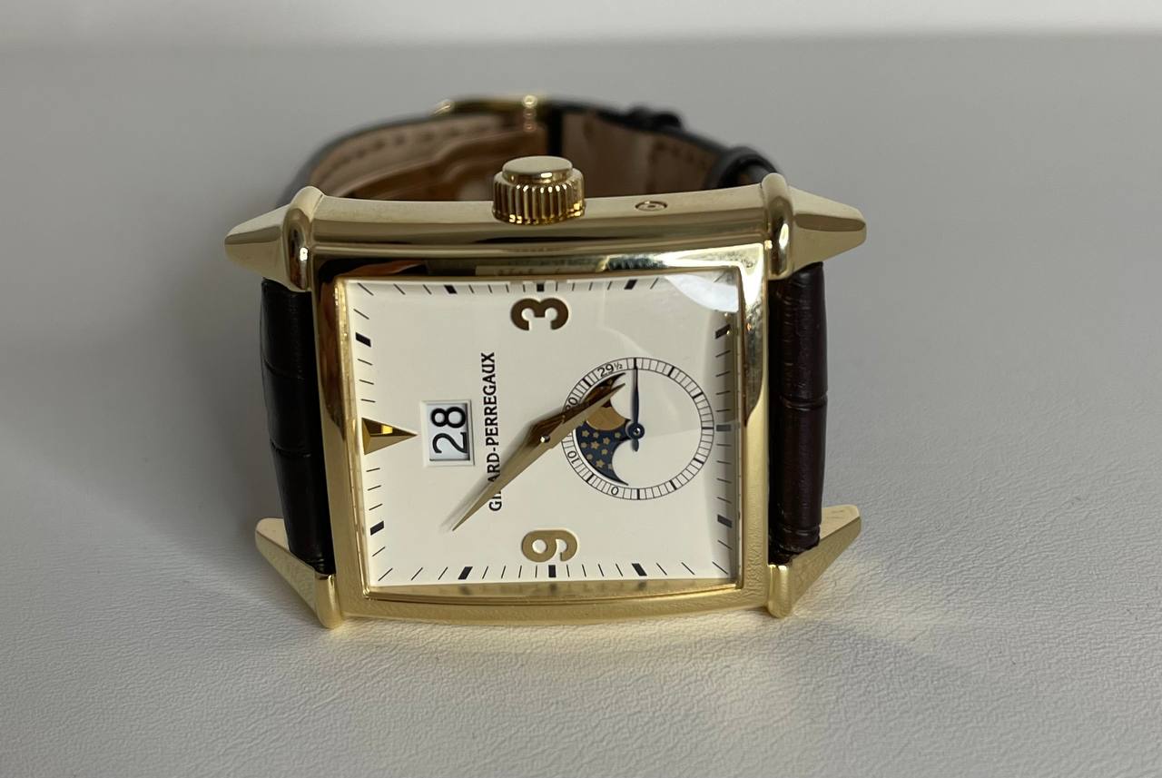 Часы Girard-Perregaux Vintage 1945 Big Date Moon 2580