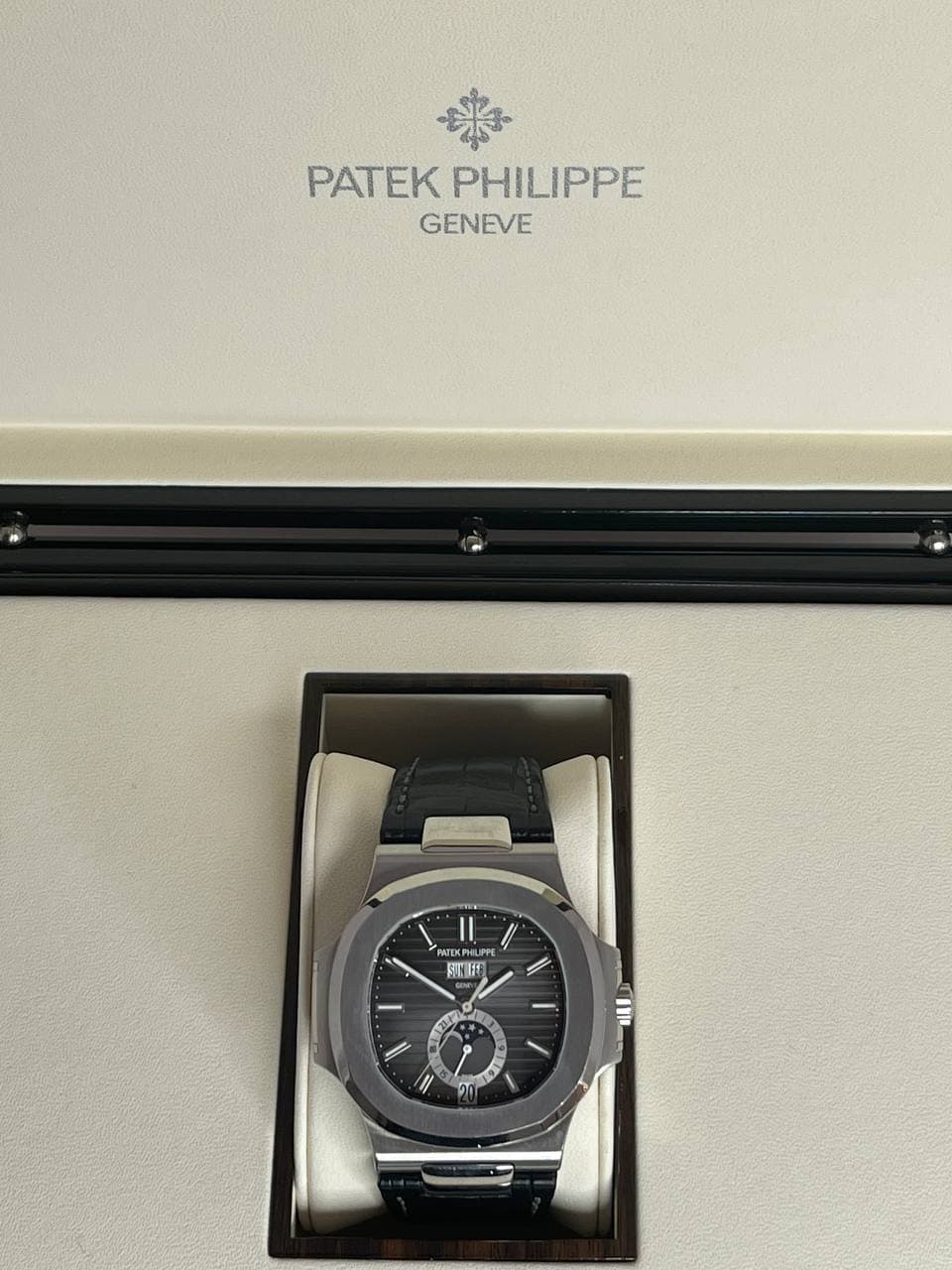 Часы Patek Philippe PATEK PHILIPPE NAUTILUS 5726A-001