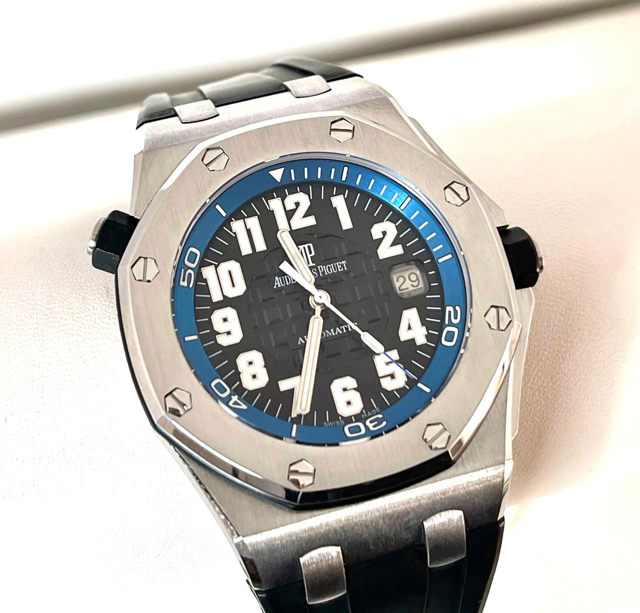 Часы Audemars Piguet Royal Oak Offshore “Scuba Blue” Boutique Special Edition 15701ST.OO.D002CA.02