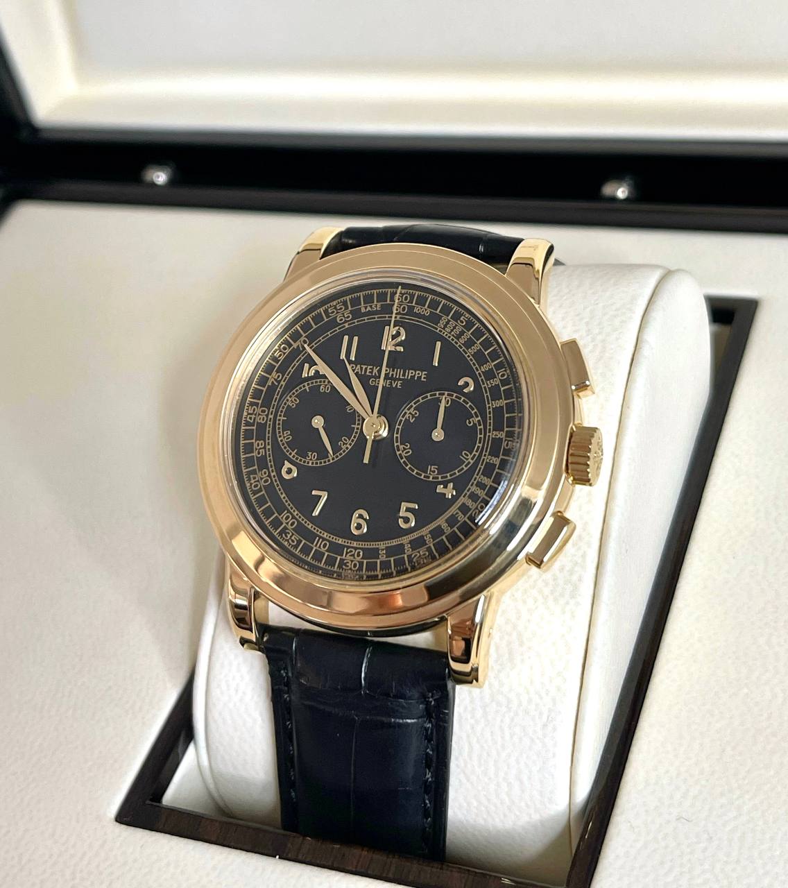 Часы Patek Philippe Complicated Watches Chronograph 5070J-001
