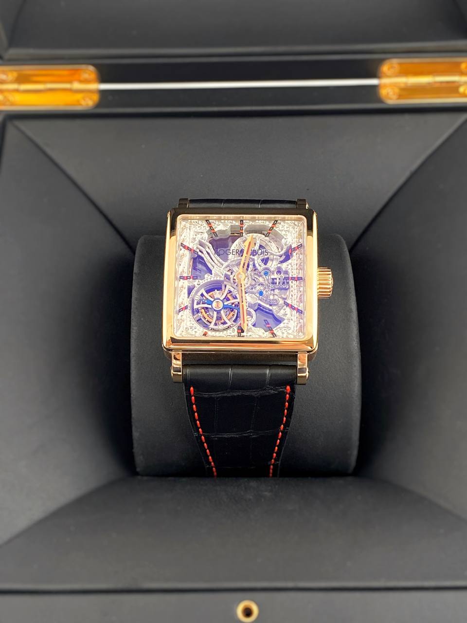 Часы Roger Dubuis GoldensQuare G40 02SQ 5 V.10A