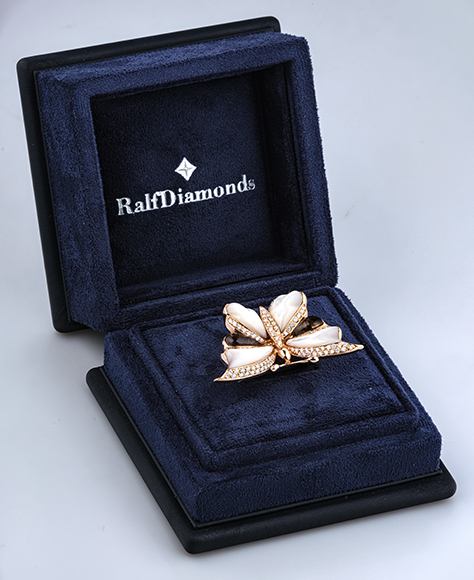 Кольцо с бриллиантом RalfDiamonds  с перламутром и бриллиантами