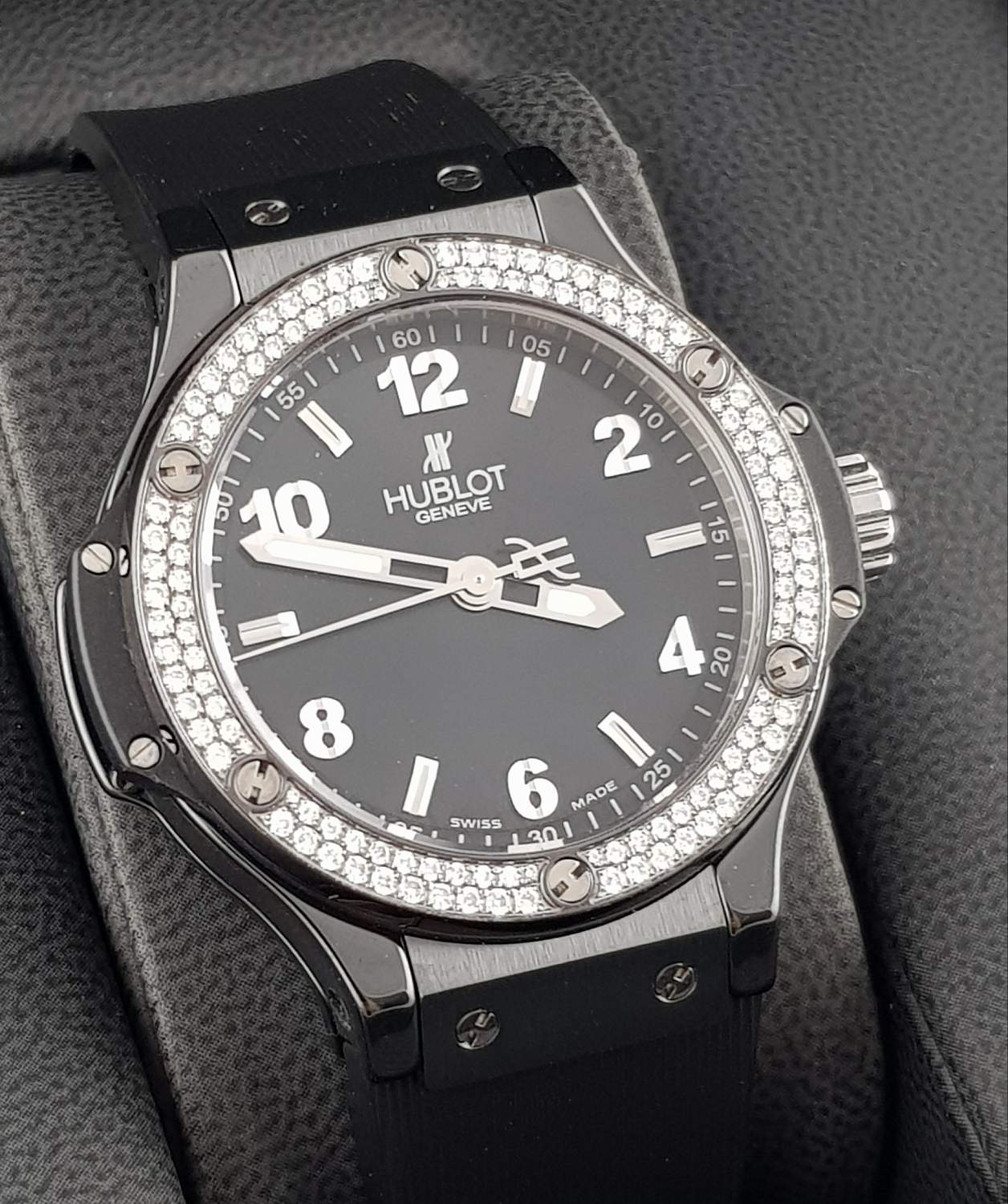 Часы Hublot Big Bang Black Magic 38mm 361.CV.1270.RX.1104