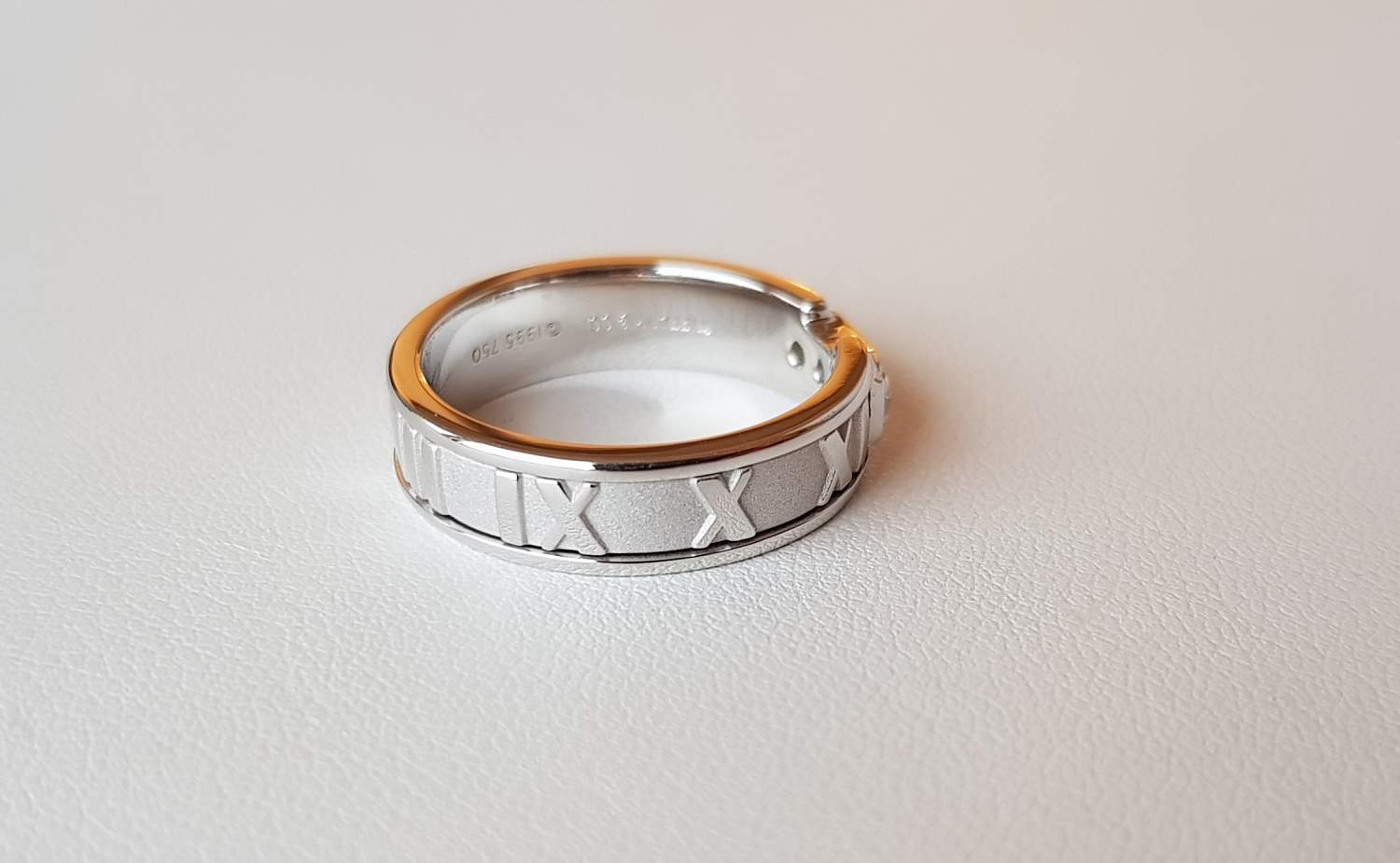 Кольцо с бриллиантом Tiffany & Co Atlas