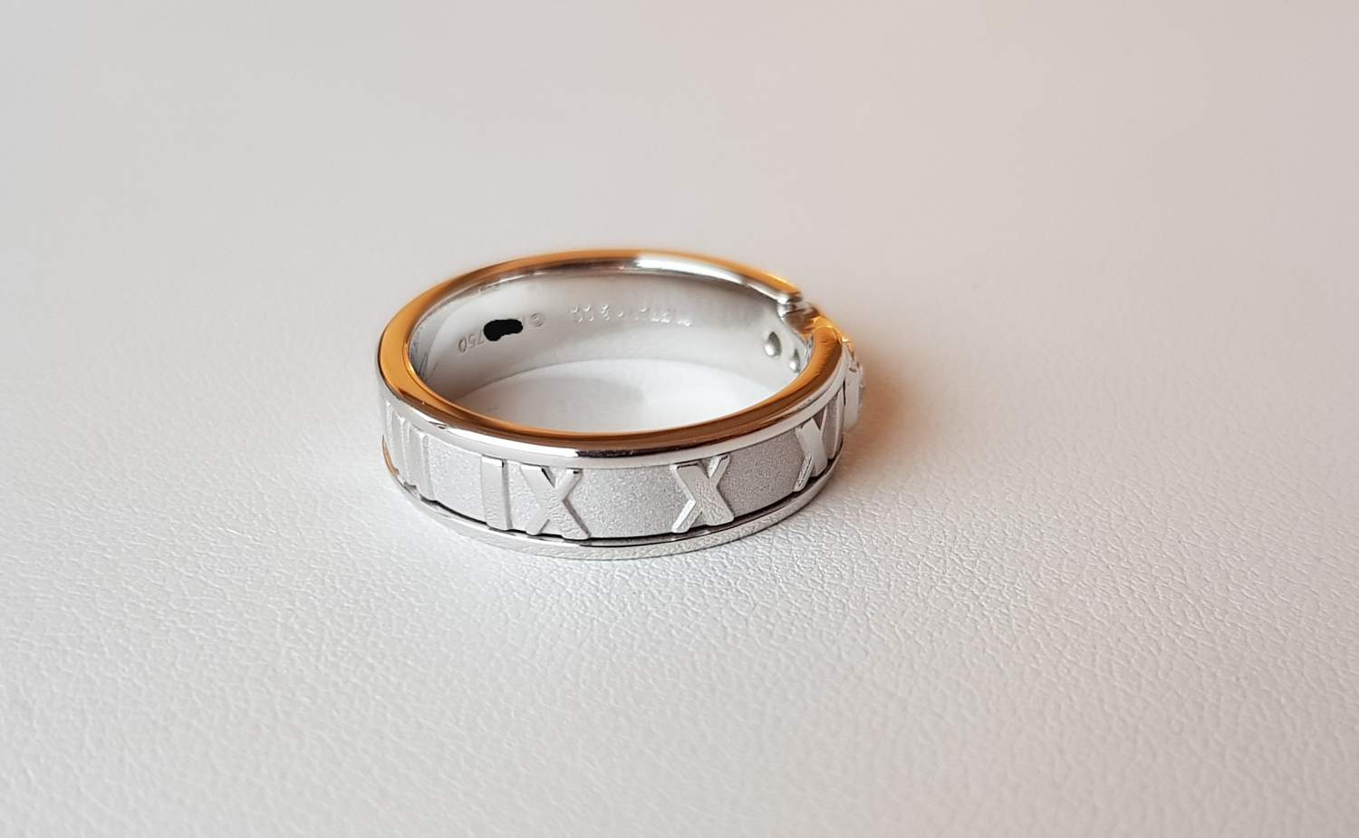 Кольцо с бриллиантом Tiffany & Co Atlas