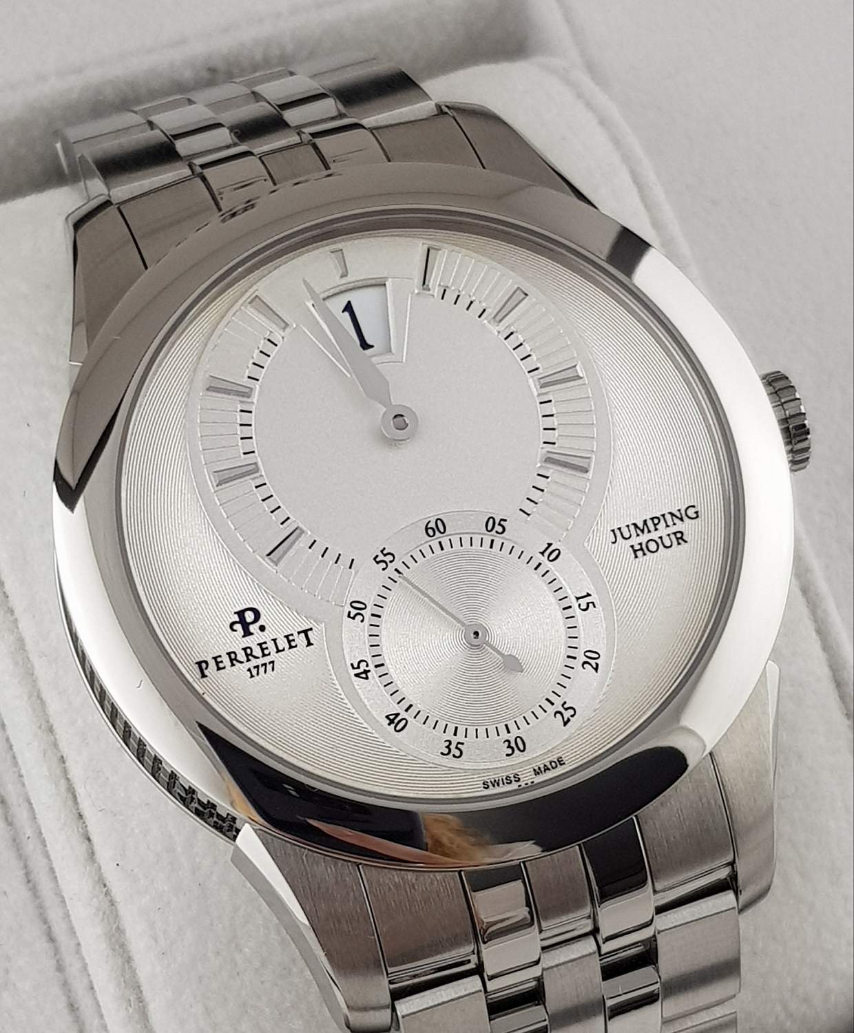 Часы Perrelet Classic Collection Jumping Hour A1037/F
