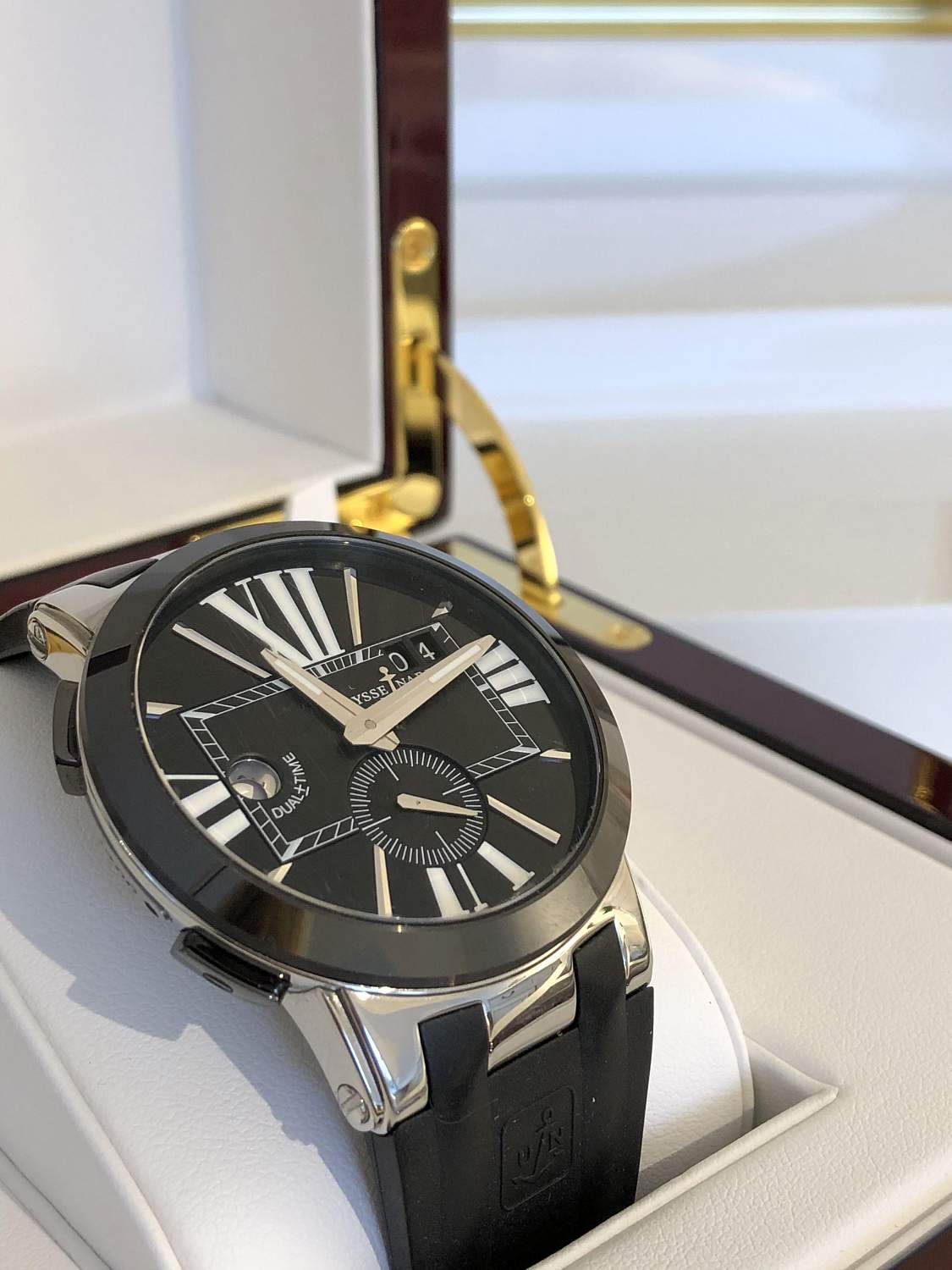 Часы Ulysse Nardin Functional Executive Dual Time 243-00-3/42