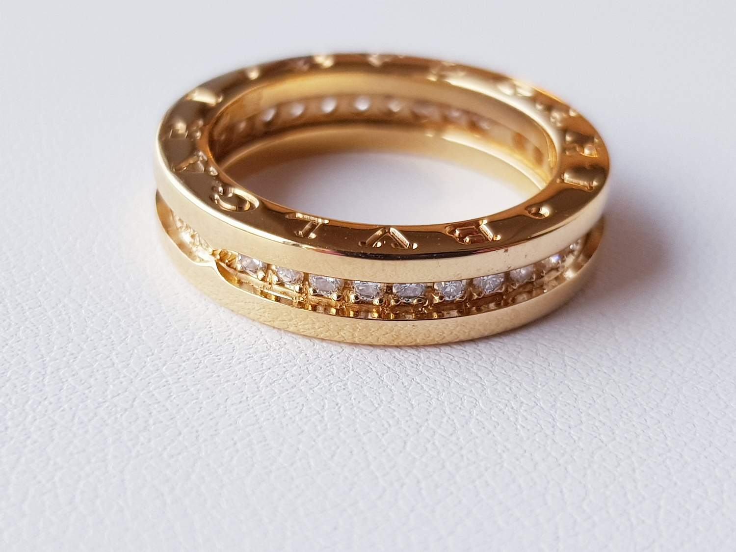 Кольцо с бриллиантом Bvlgari B.Zero1 Yellow Gold Single Band Diamond Ring AN854461
