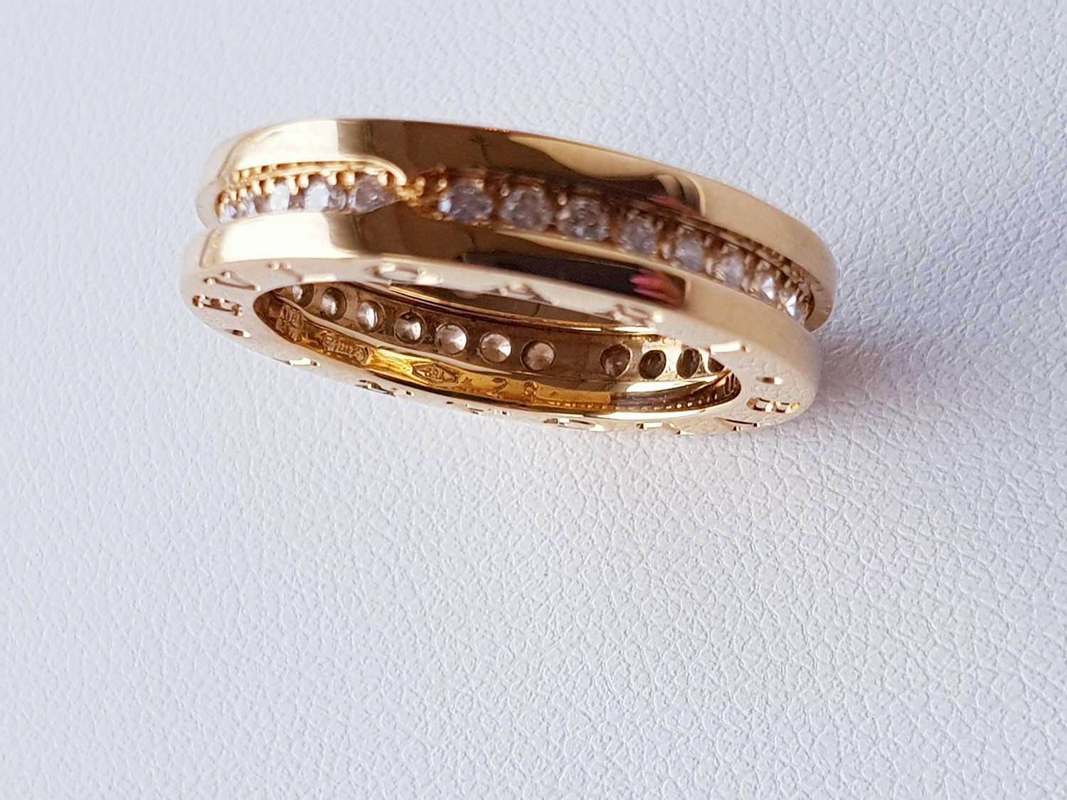 Кольцо с бриллиантом Bvlgari B.Zero1 Yellow Gold Single Band Diamond Ring AN854461