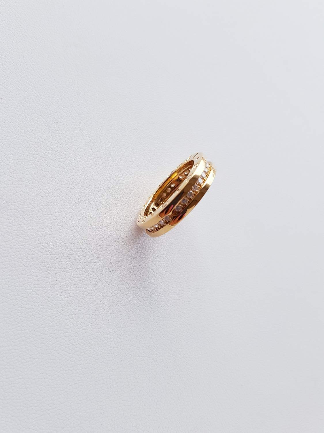 Кольцо с бриллиантом Bvlgari B.Zero1 Yellow Gold Single Band Diamond Ring AN854461