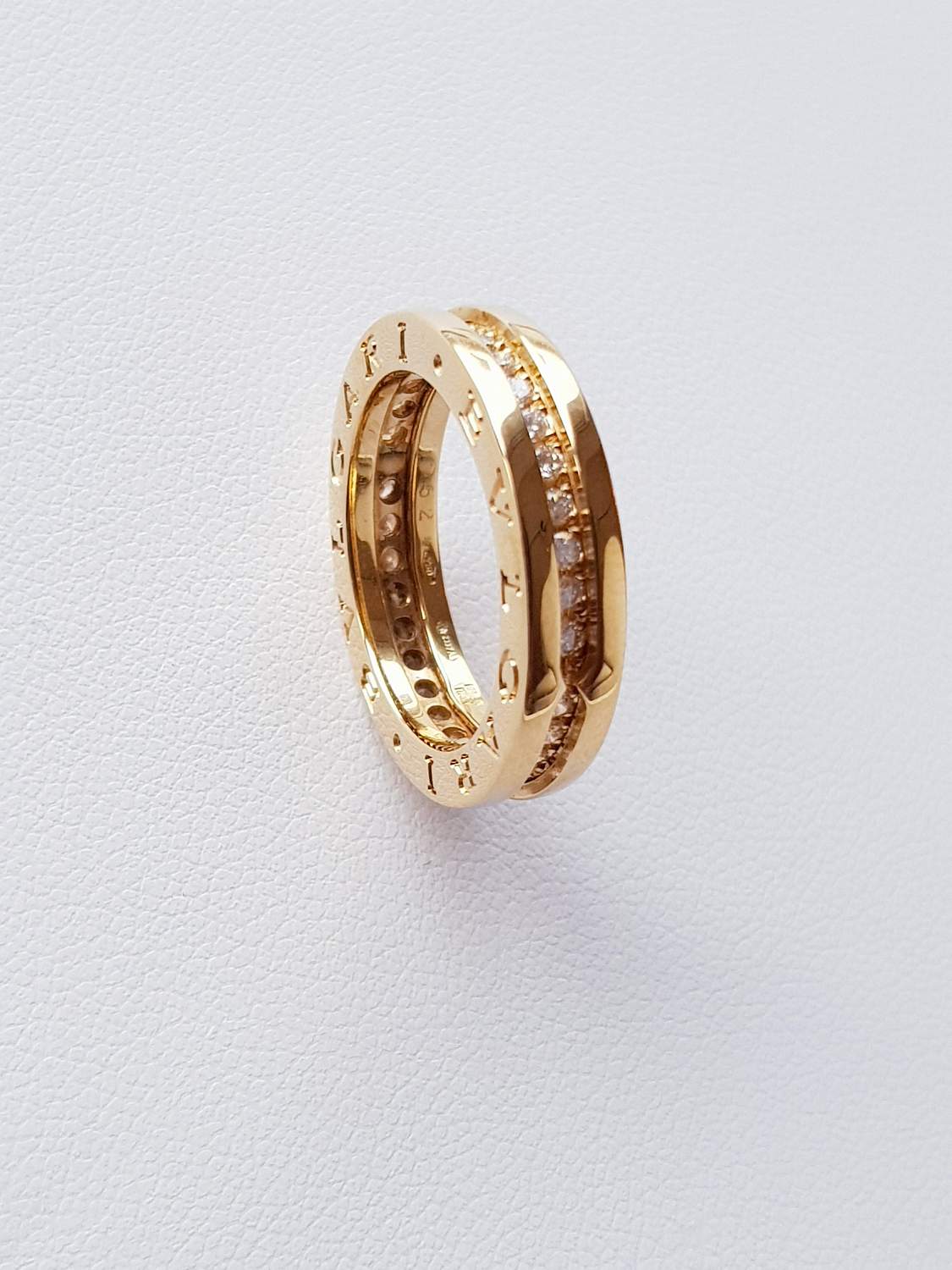 Кольцо с бриллиантом Bvlgari B.Zero1 Yellow Gold Single Band Diamond Ring AN854461