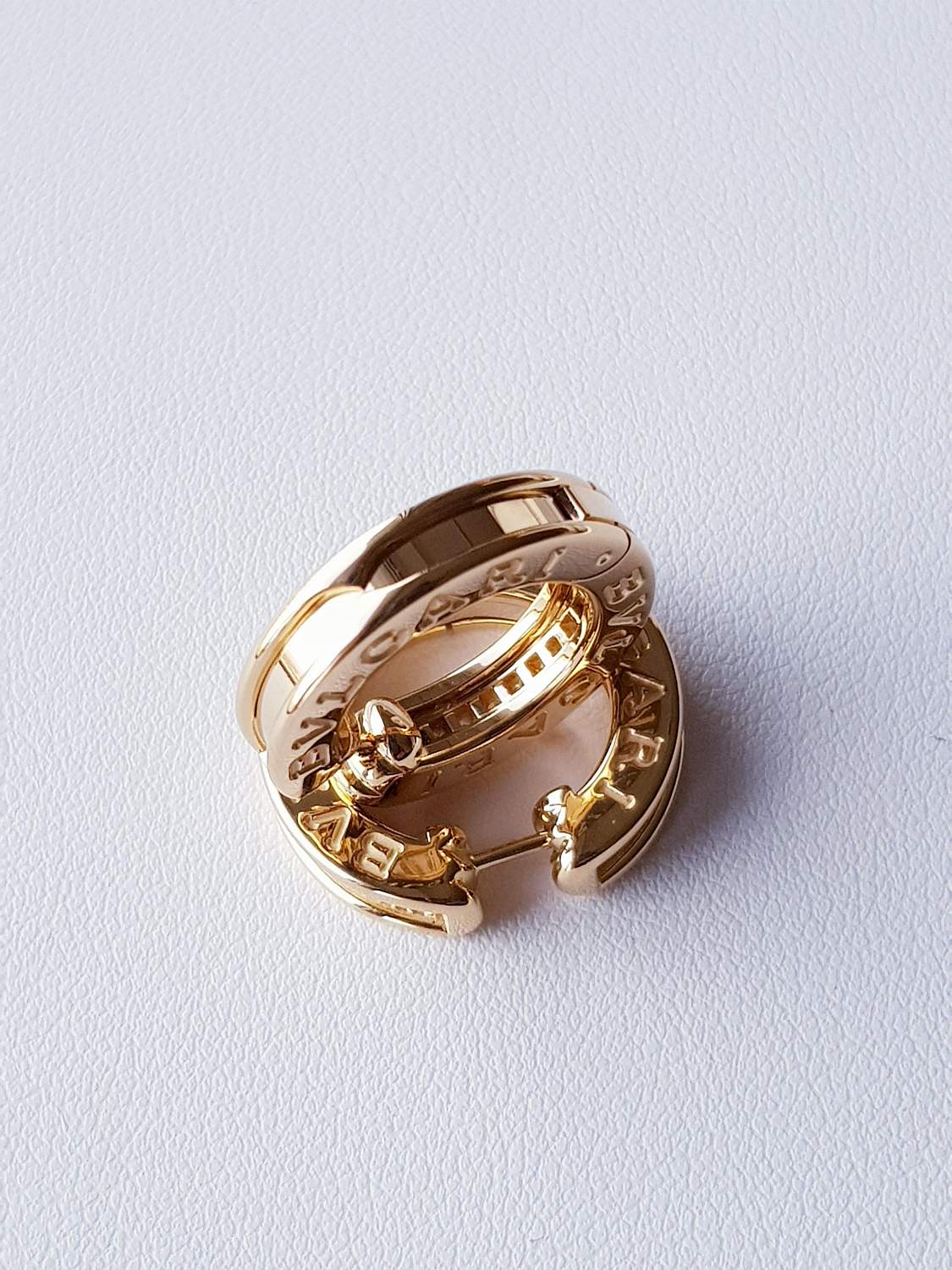 Серьги Bvlgari B.Zero1 Small Hoop Earrings with Pave Diamonds OR856307