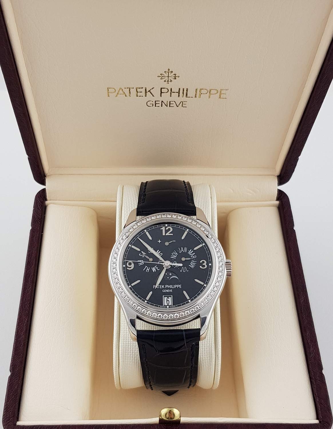 Часы Patek Philippe Annual Calendar 5147G-001