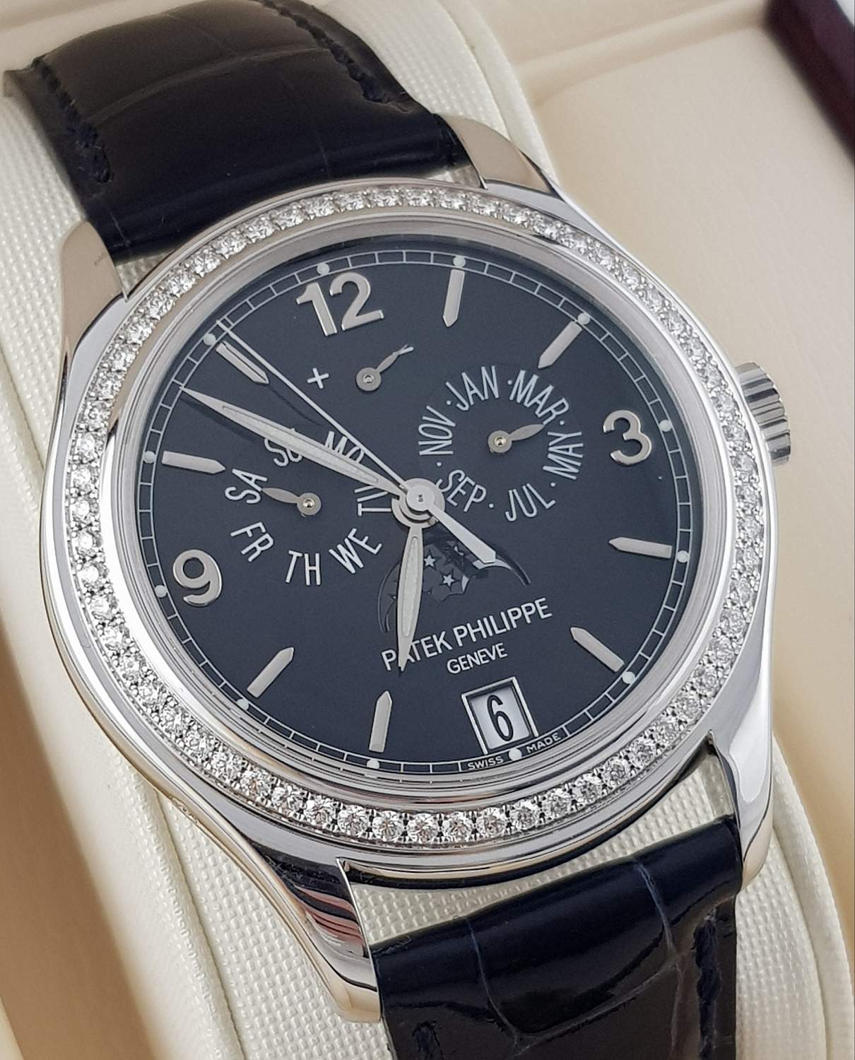 Часы Patek Philippe Annual Calendar 5147G-001