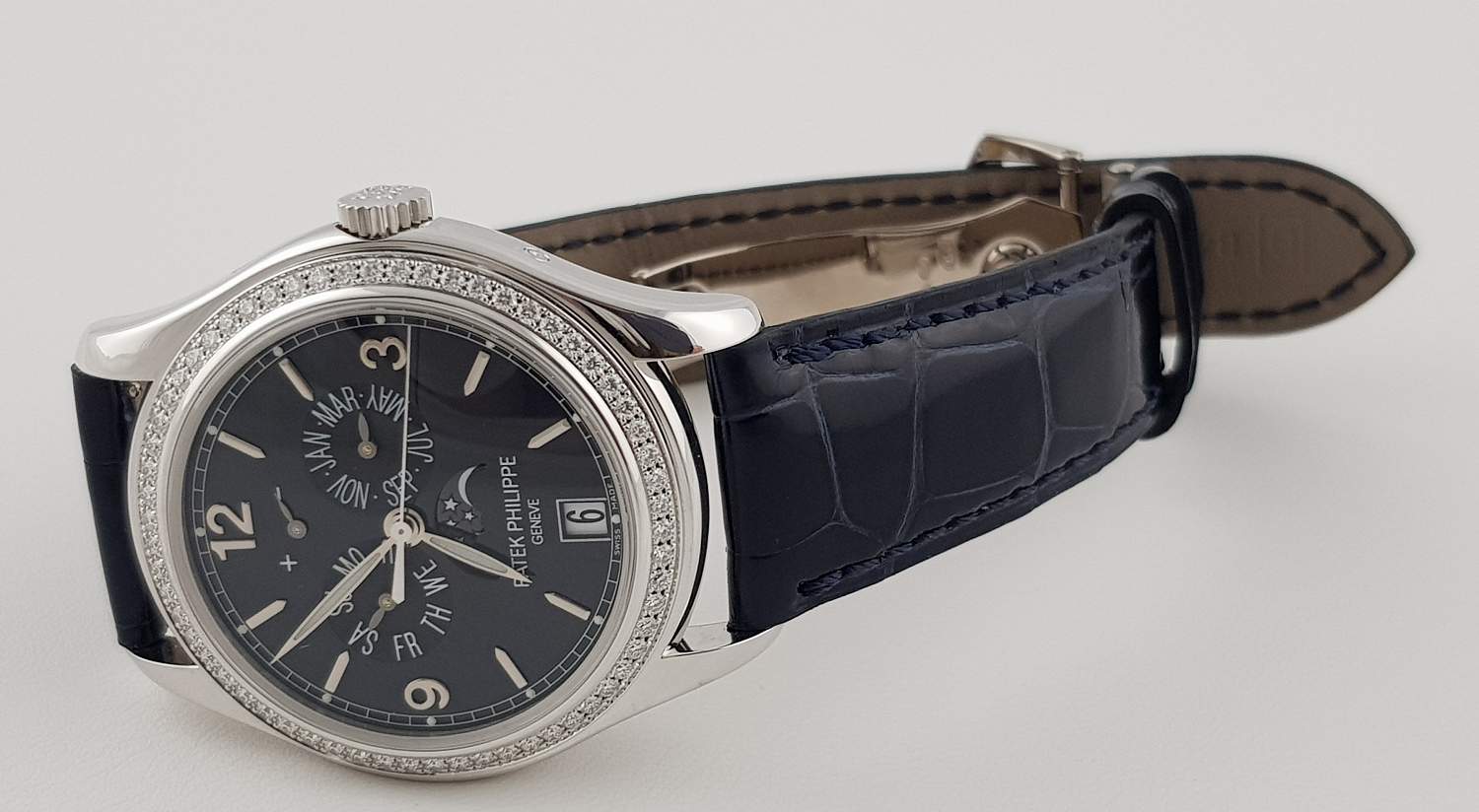 Часы Patek Philippe Annual Calendar 5147G-001