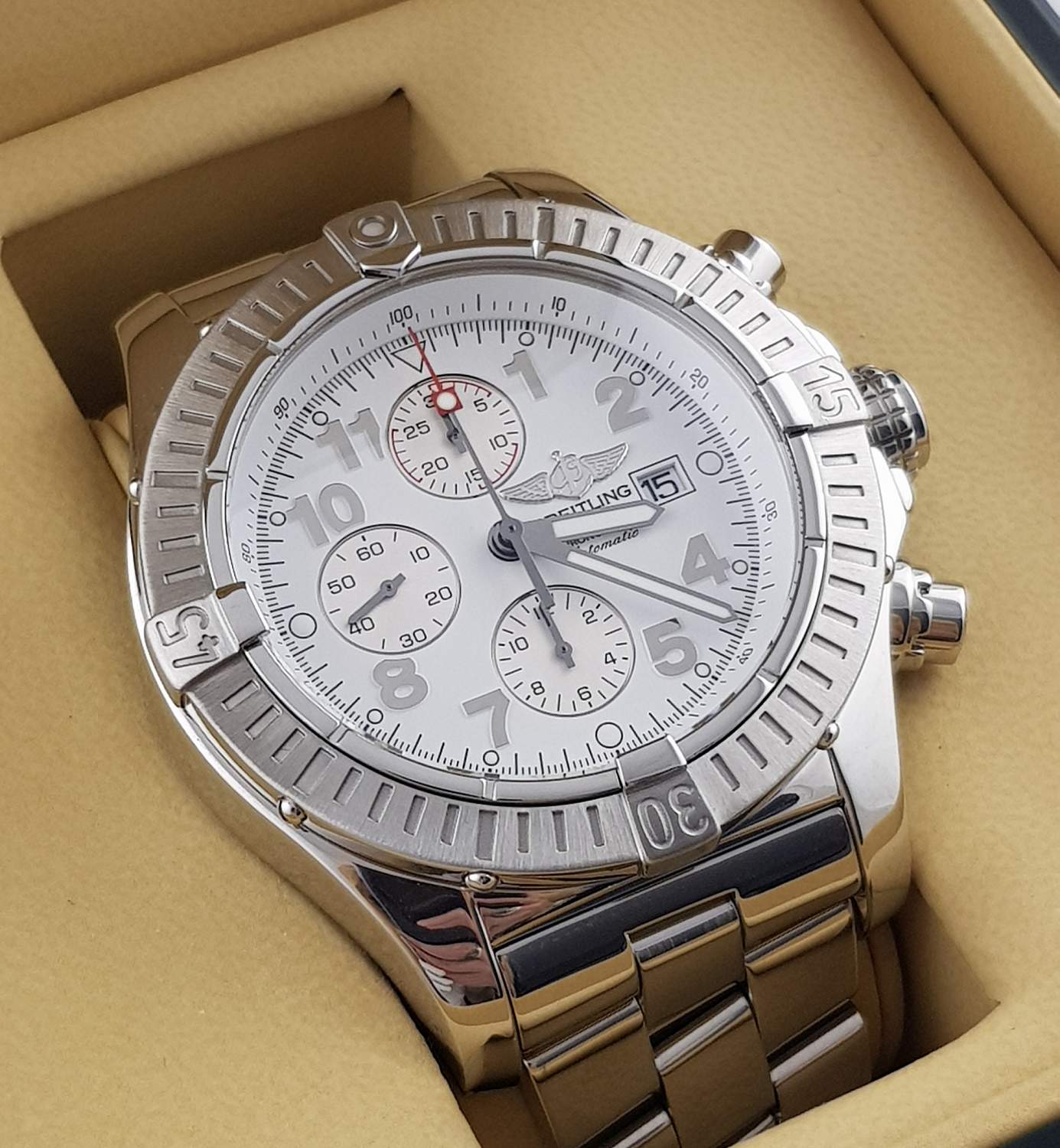 Часы Breitling Avenger Super A13370