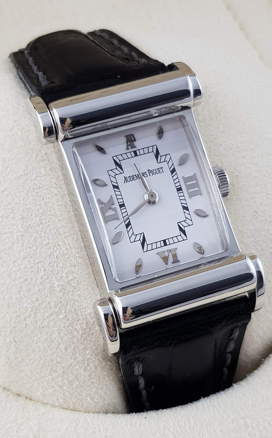 Часы Audemars Piguet Canapé 15066BC.O.0001CR.01