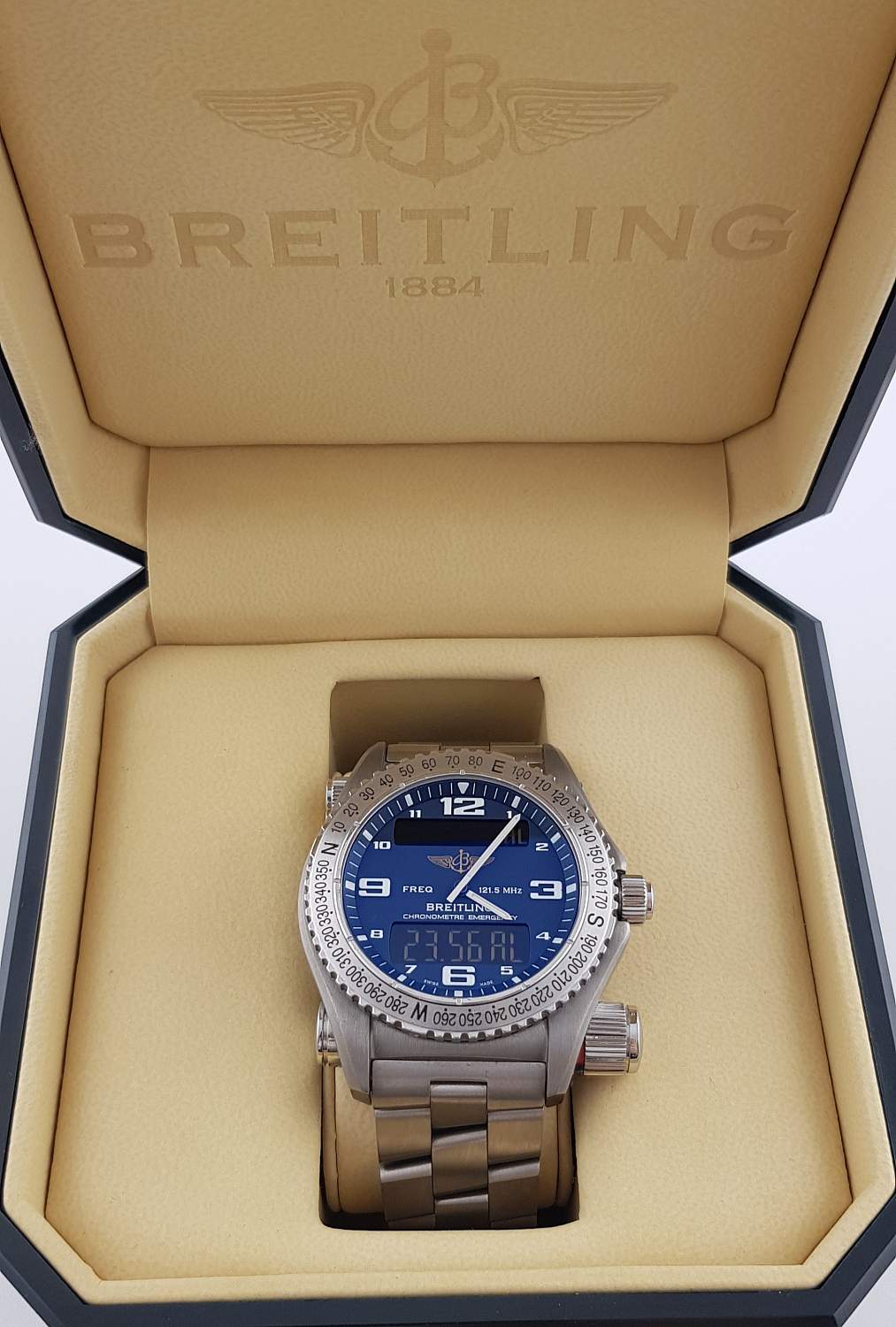 Часы Breitling Emergency Superquartz Titanium E76321