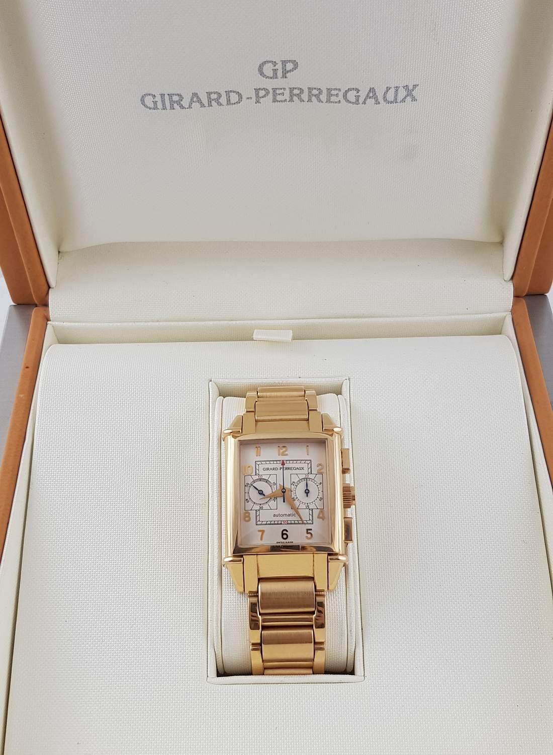Часы Girard-Perregaux Vintage 1945 Chronograph 2599