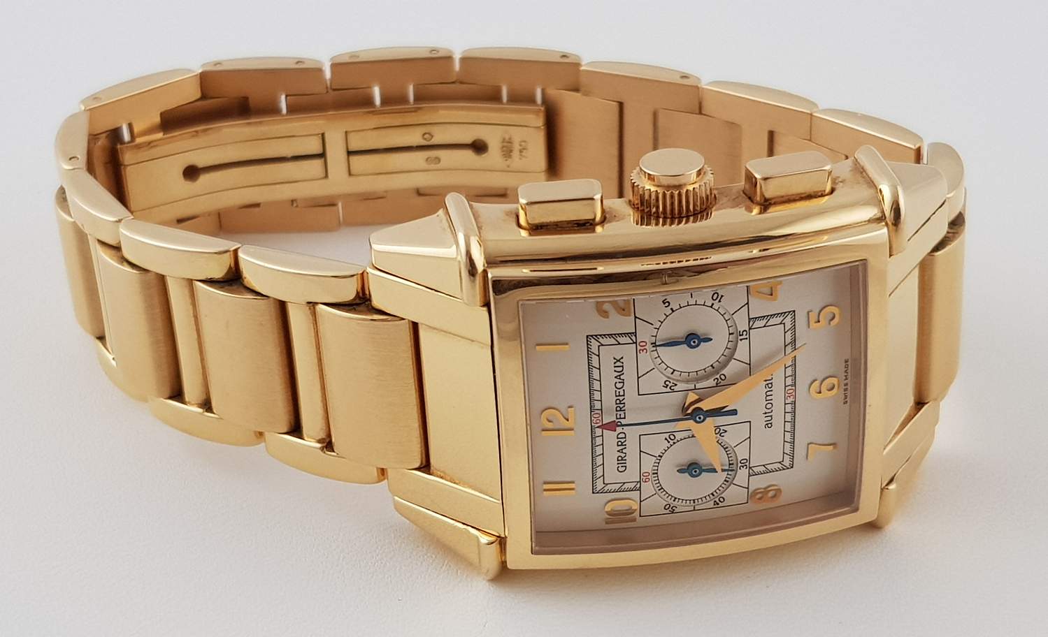 Часы Girard-Perregaux Vintage 1945 Chronograph 2599