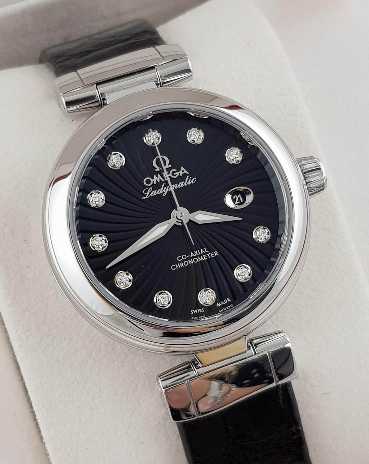 Часы Omega De-ville-ladymatic--co-axial-34-mm 425.30.34.20.51.001