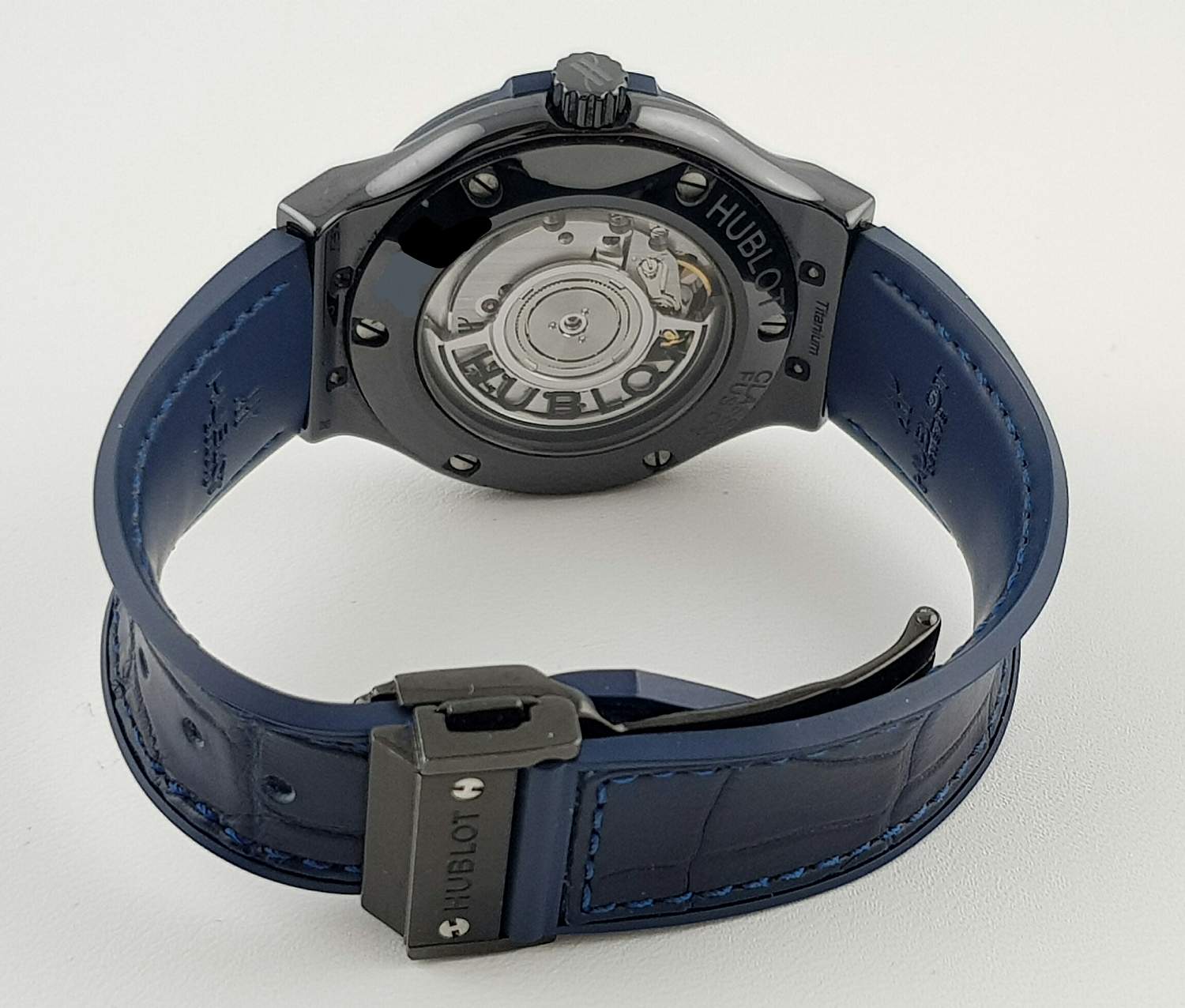 Часы Hublot  Classic Fusion Automatic Ceramic Blue Dial 38mm 565.CM.7170.LR