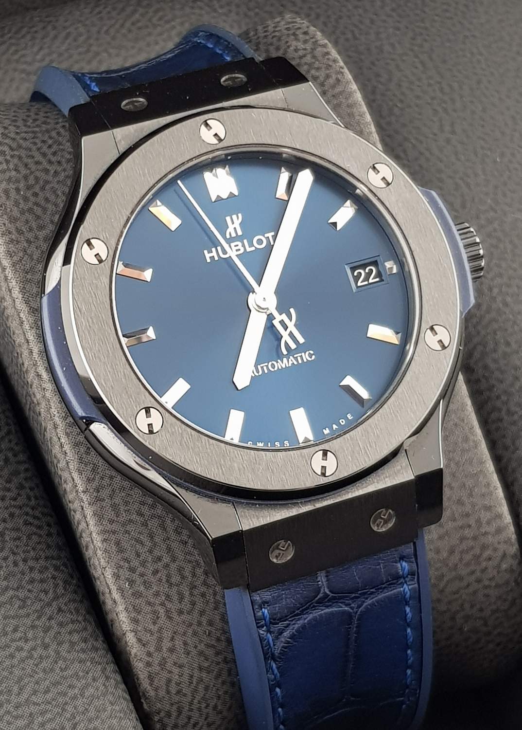 Hublot Classic Fusion Automatic Ceramic Blue Dial 38mm 565.CM.7170.LR 651