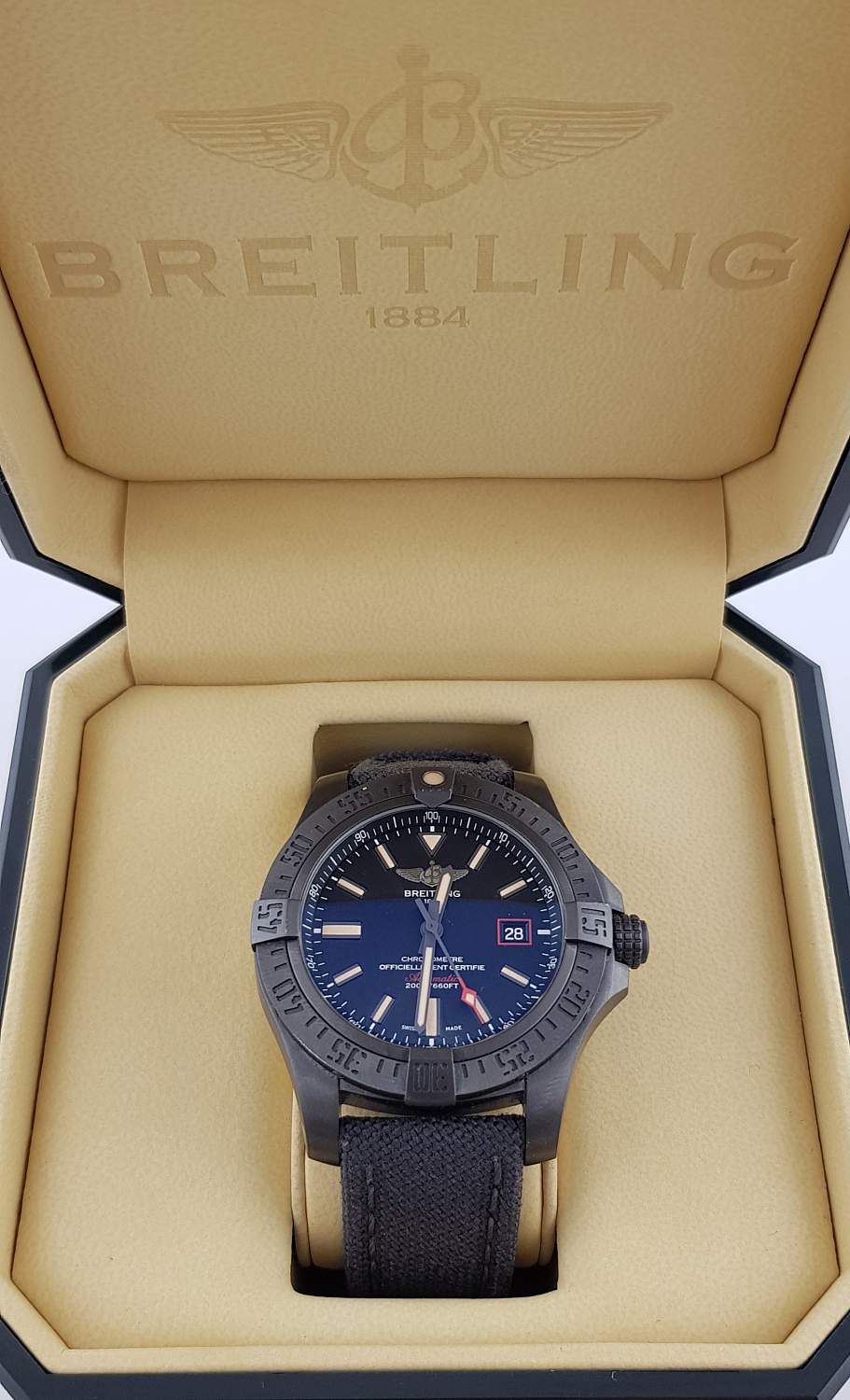 Часы Breitling Avenger Blackbird V17311