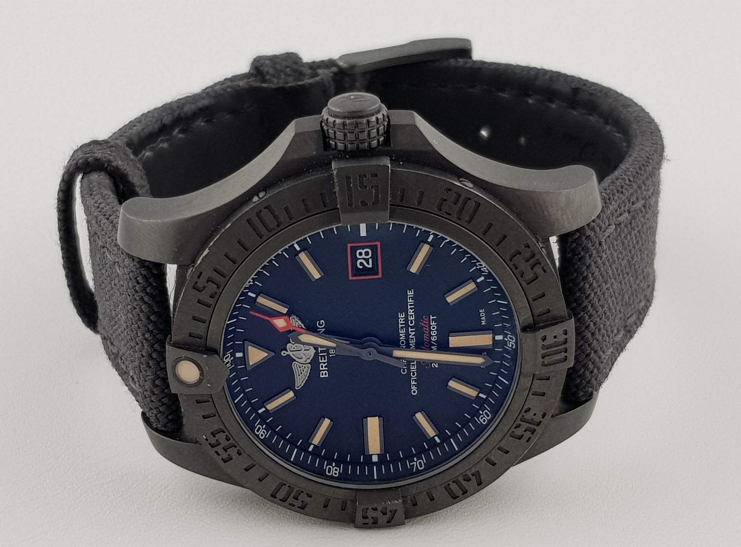 Часы Breitling Avenger Blackbird V17311