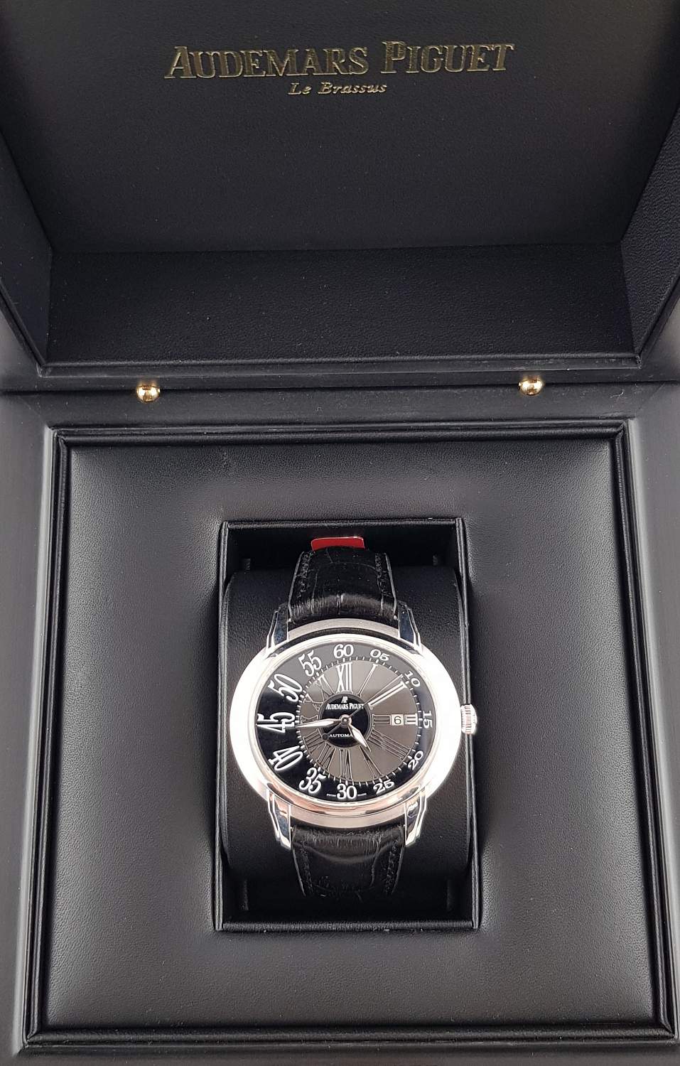 Часы Audemars Piguet Millenary 15320BC.OO.D002CR.01