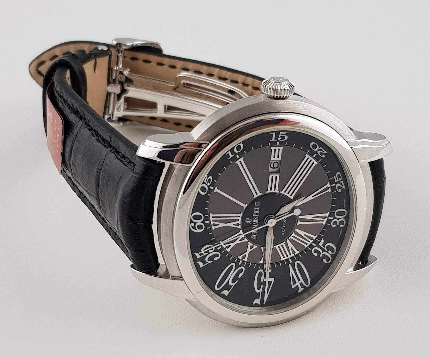 Часы Audemars Piguet Millenary 15320BC.OO.D002CR.01