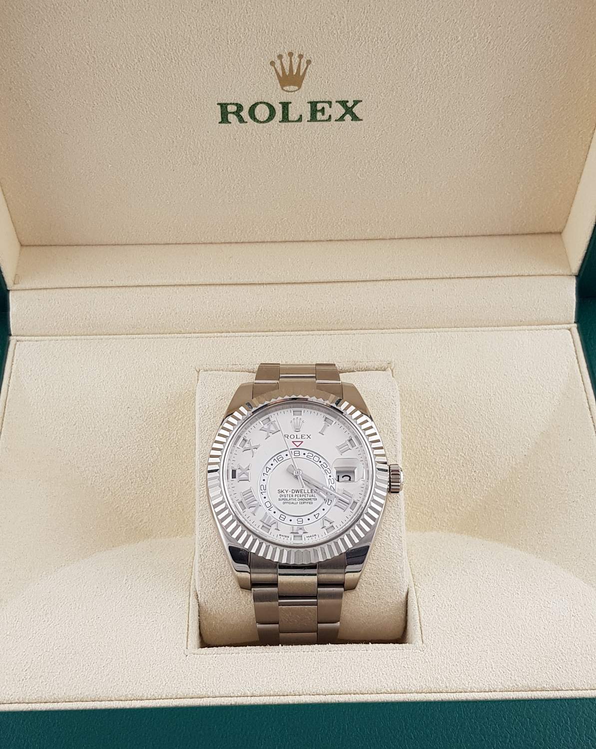 Часы Rolex Sky-Dweller 42mm White Gold 326939-0001