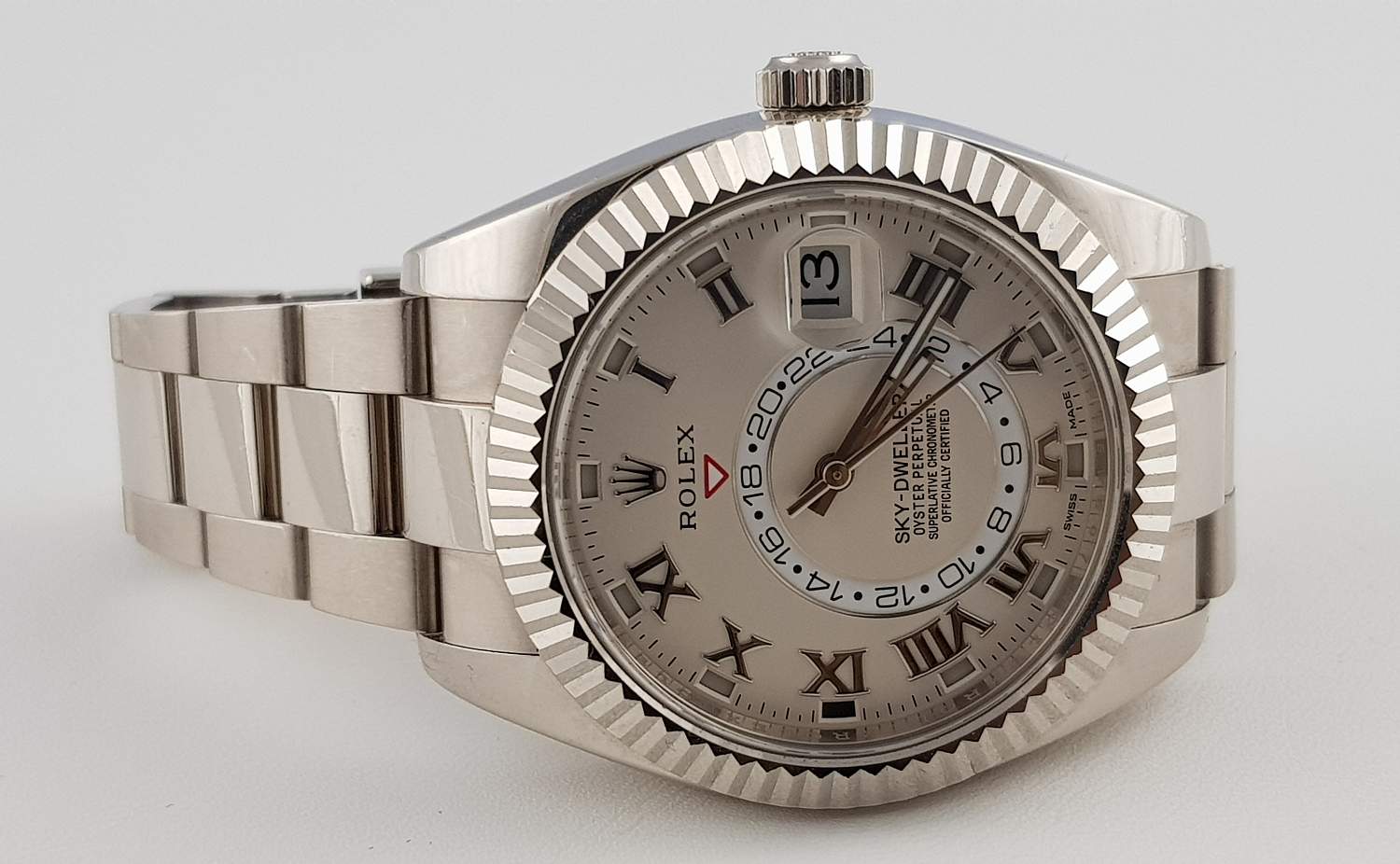 Часы Rolex Sky-Dweller 42mm White Gold 326939-0001