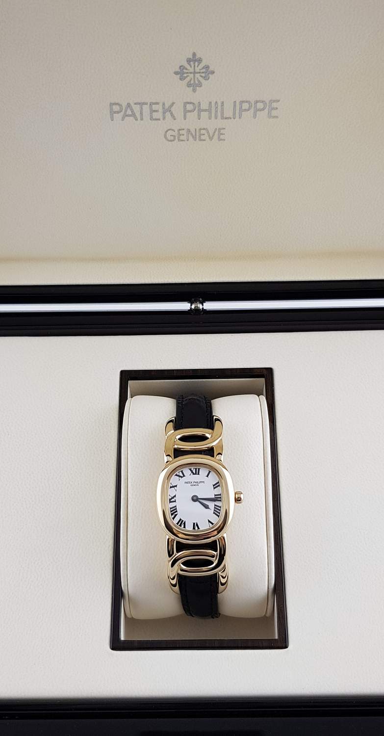 Часы Patek Philippe Golden Ellipse Quartz 4830
