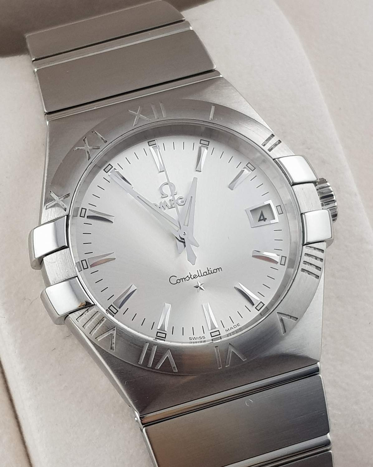 Часы Omega Constellation Quartz 35 mm 123.10.35.60.02.001