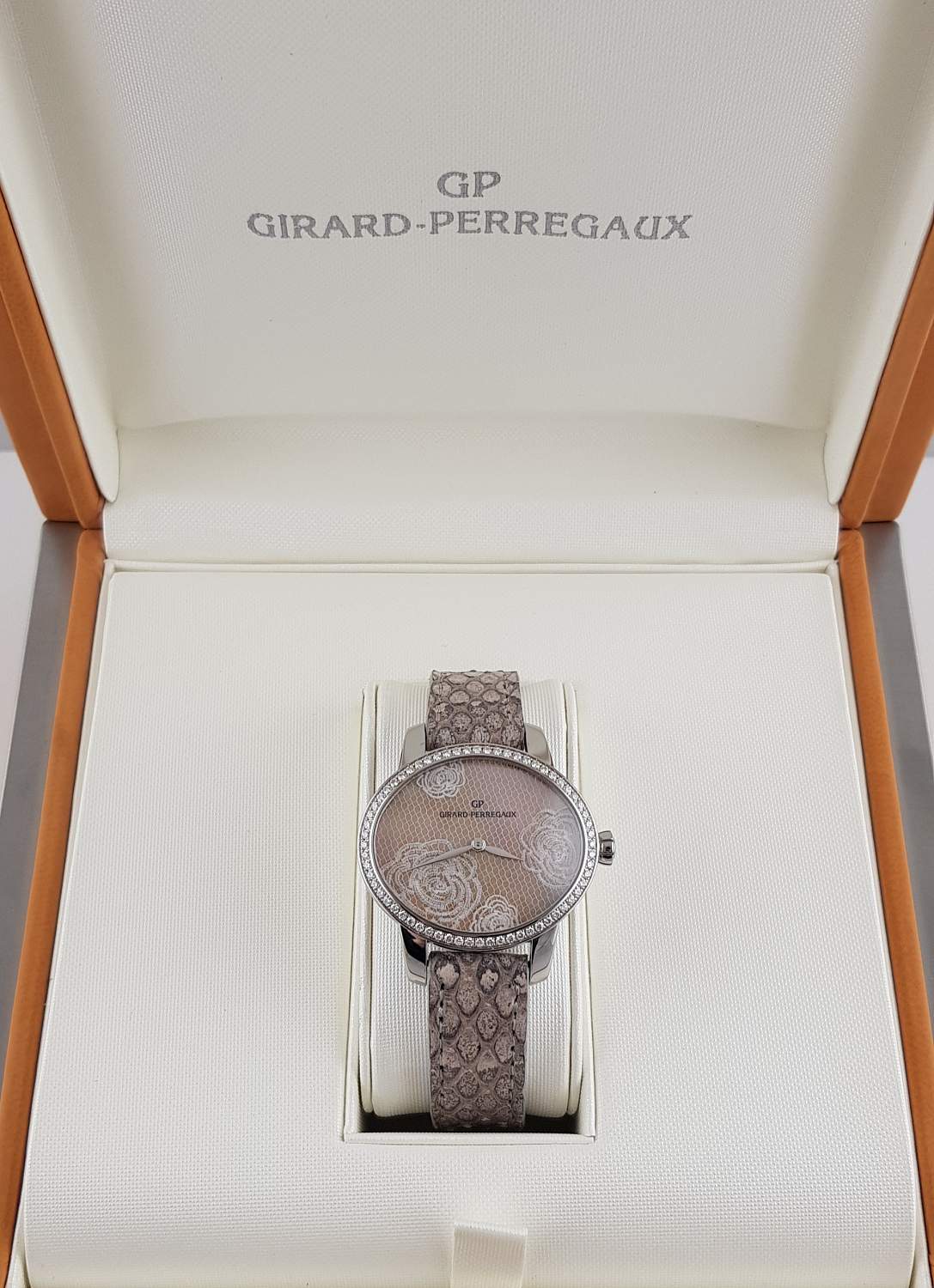 Часы Girard-Perregaux Cat's Eye 80476D11A801-CK8A