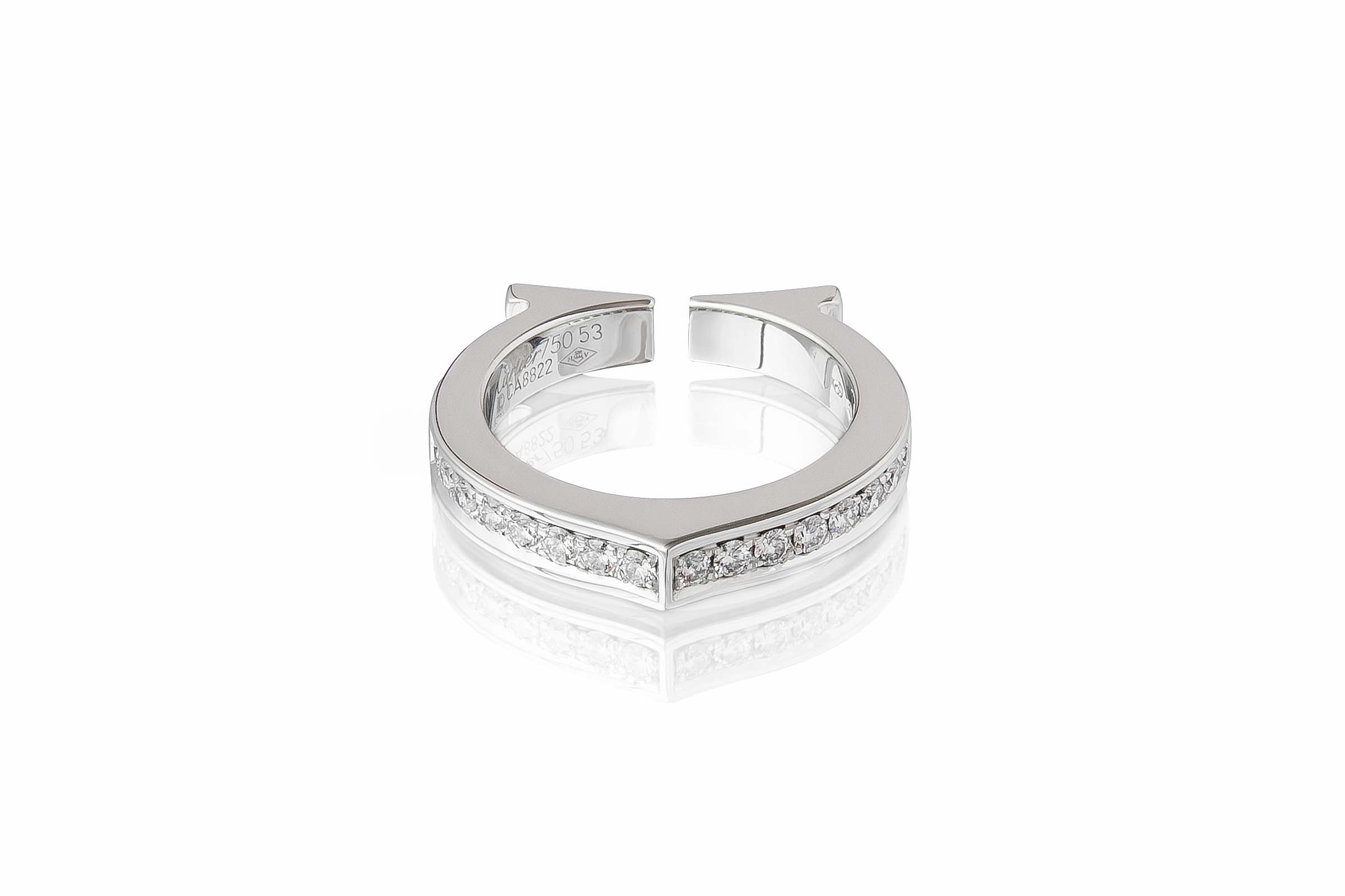 Кольцо с бриллиантом Cartier  с бриллиантами