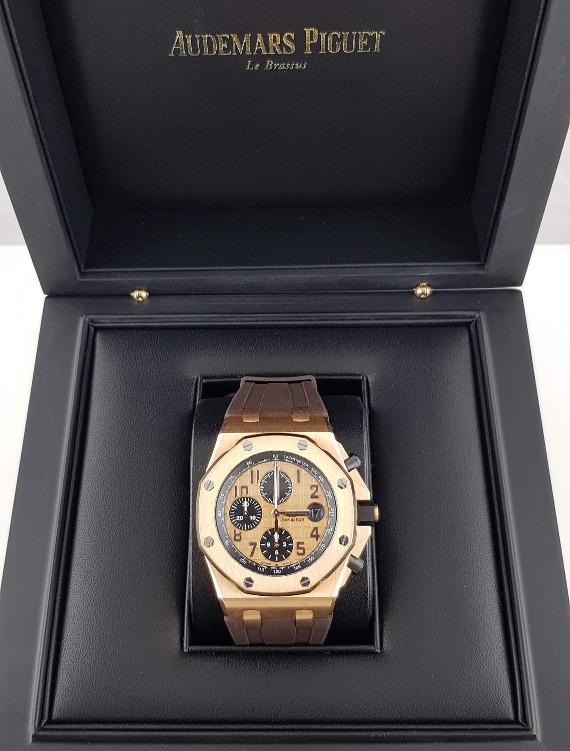 Часы Audemars Piguet Royal Oak Offshore Chronograph 26470OR.OO.A002CR.01