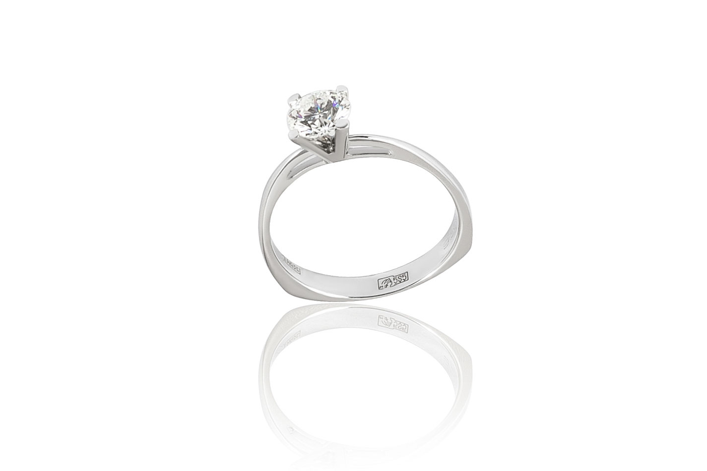 Кольцо No Name  с бриллиантом 0,77ct F/VS1