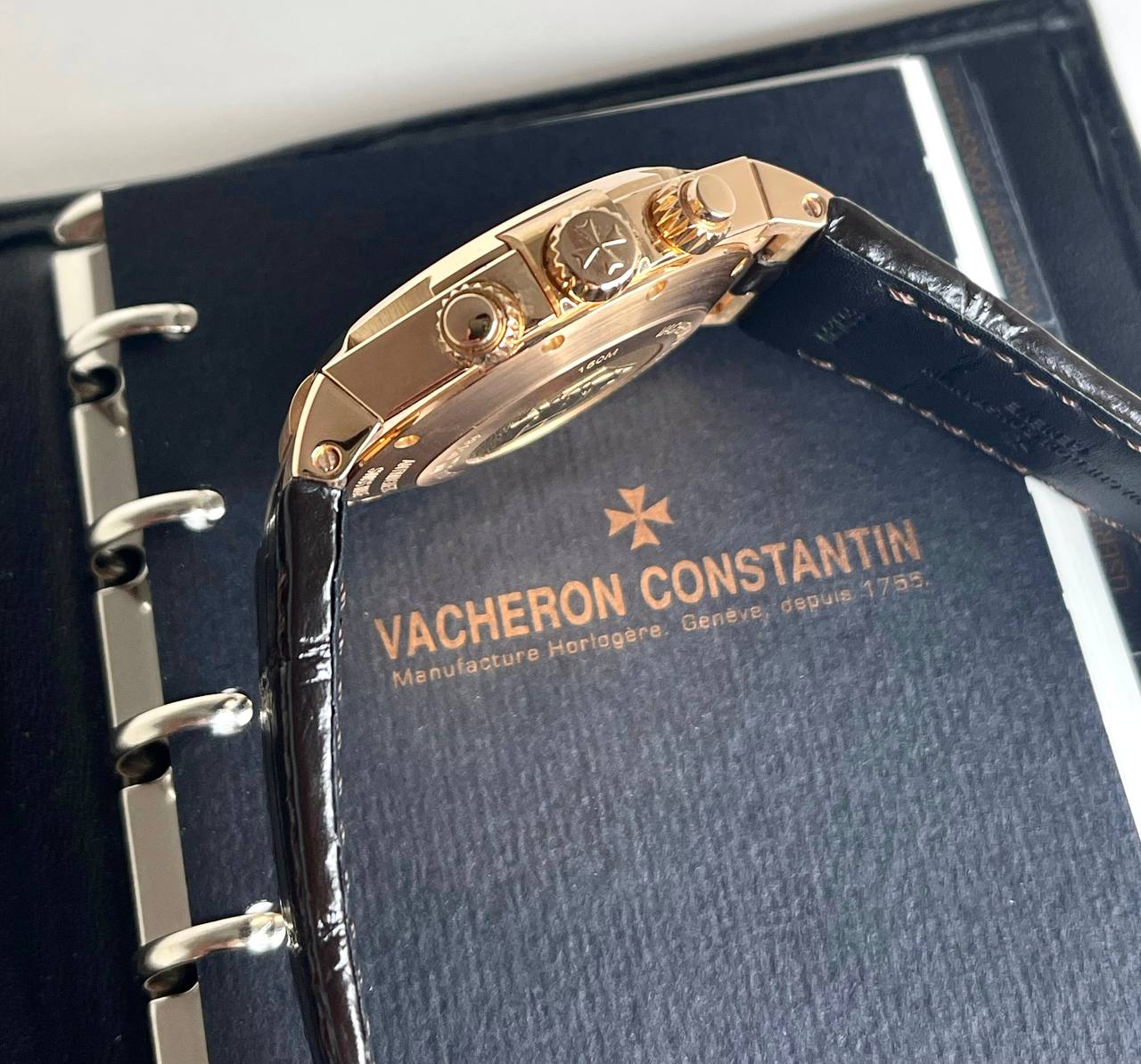 Часы Vacheron Constantin Overseas Chronograph 42 mm 49150/000R-9454