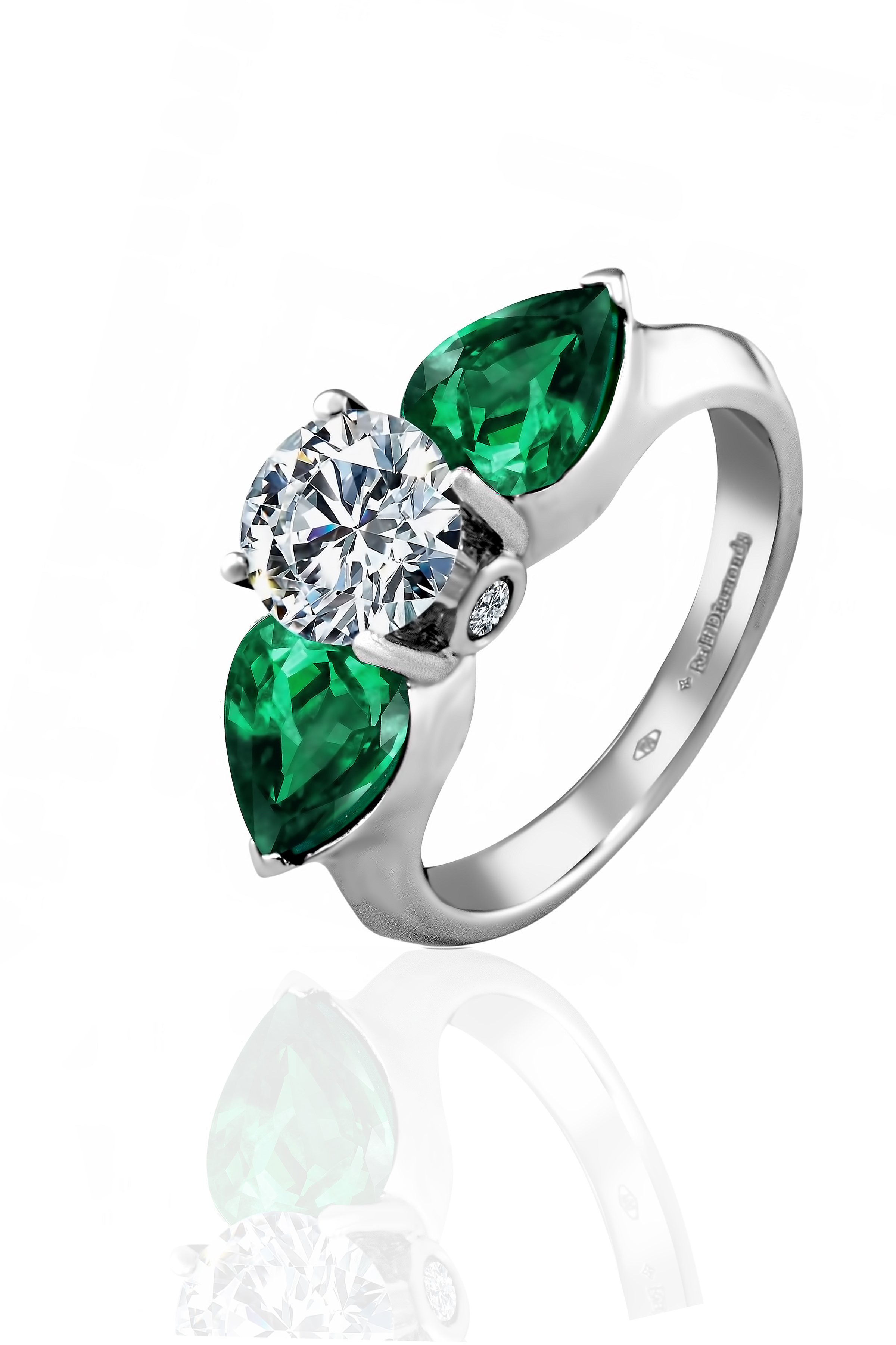Кольцо RalfDiamonds White Gold Diamond Emeralds Ring