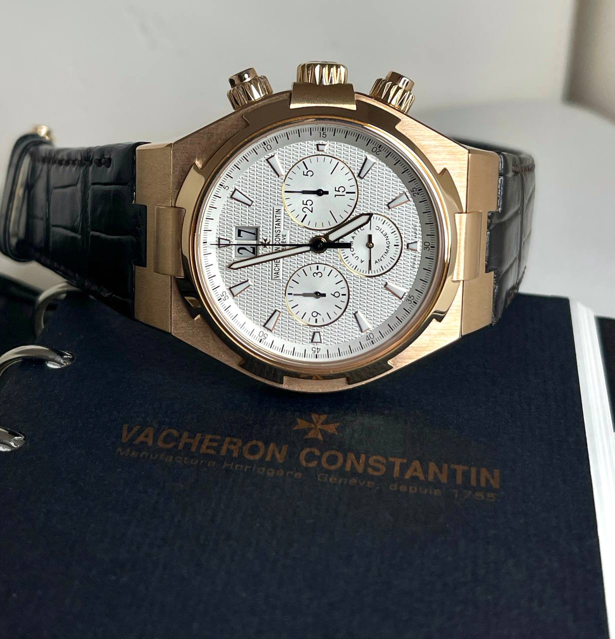 Часы Vacheron Constantin Overseas Chronograph 42 mm 49150/000R-9454