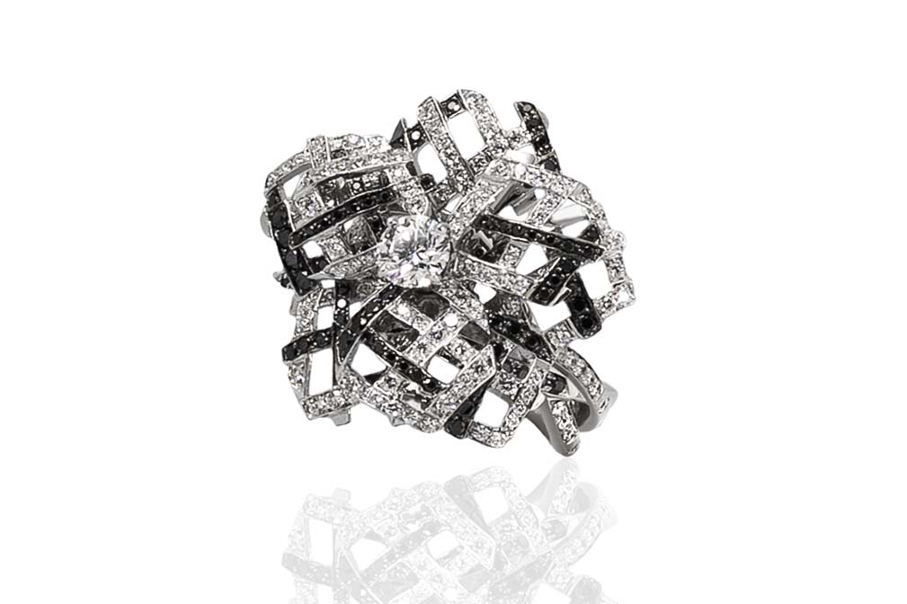 Кольцо с бриллиантом Lorenz Bäumer  с черными и белыми бриллиантами