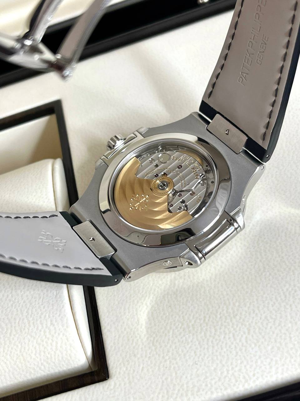 Часы Patek Philippe Nautilus 5726A-001