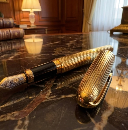 Gordon Vertical Gold Plated Finish Fountain Pen